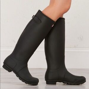 BEAUTIFUL Tall Hunter “Huntress” Wide Calf Black Matte Rainboot Size 8